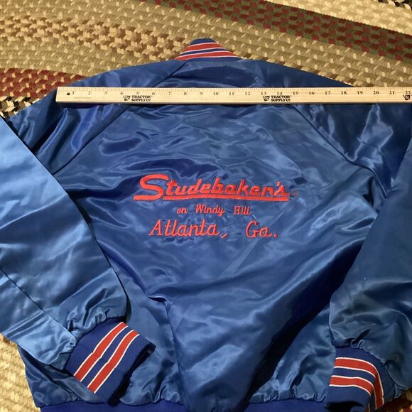 Vintage Chalk Line Studabaker's Atlanta GA Car Blue/Red Satin Jacket Sz Small - Picture 16 of 16